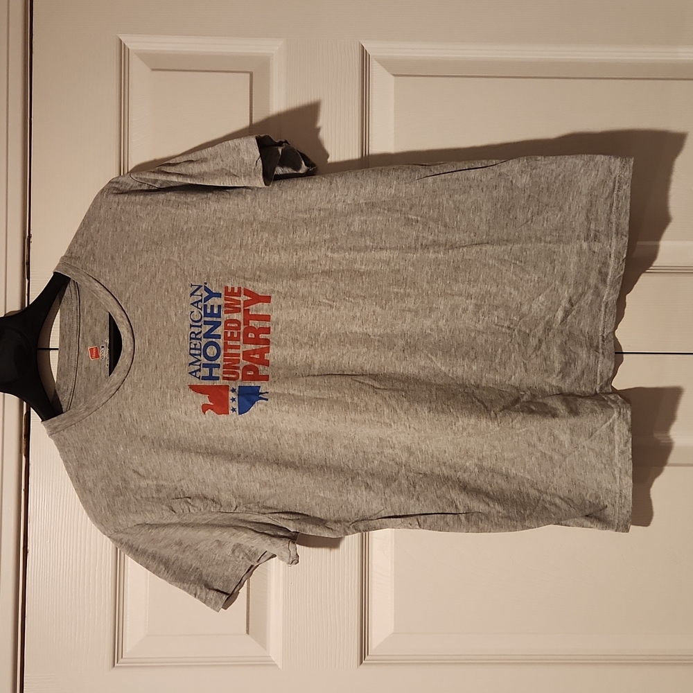 American Honey Short Sleeve T-shirt  size L